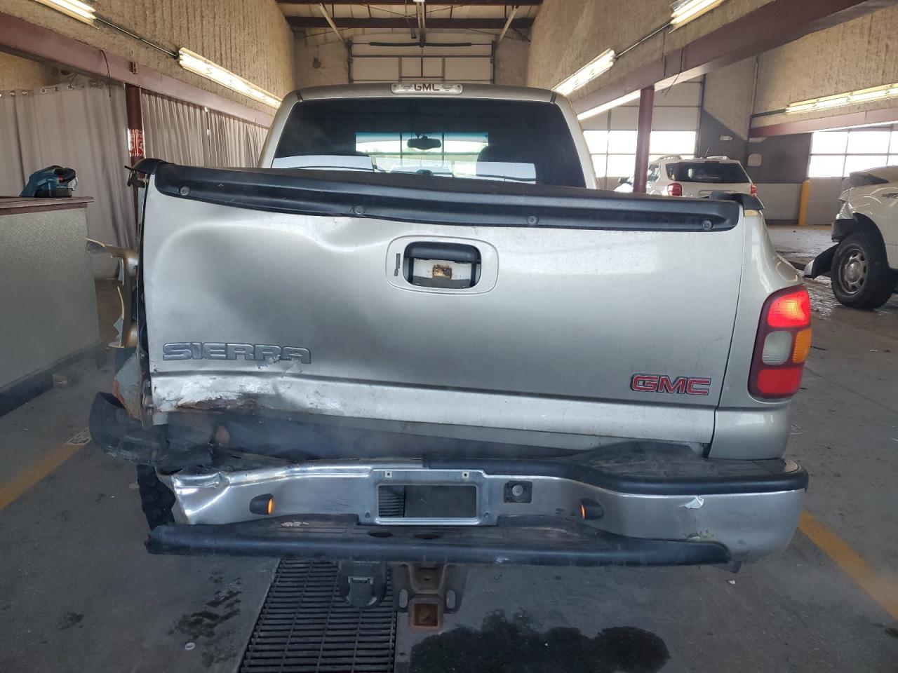 2002 GMC Sierra - Image 6