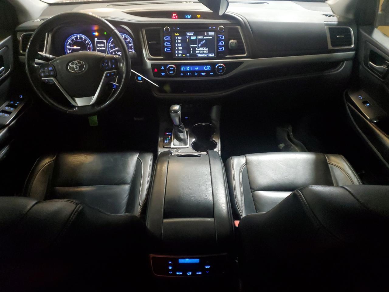 2017 Toyota Highlander - Image 8