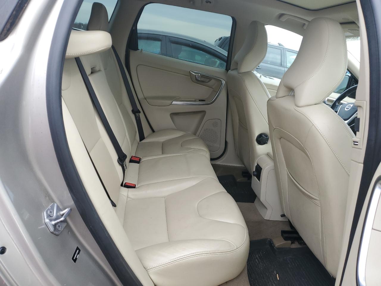 2015 Volvo XC60 - Image 11