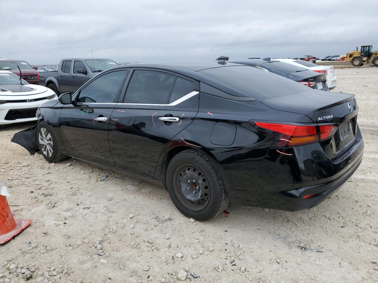 2020 Nissan Altima - Image 2
