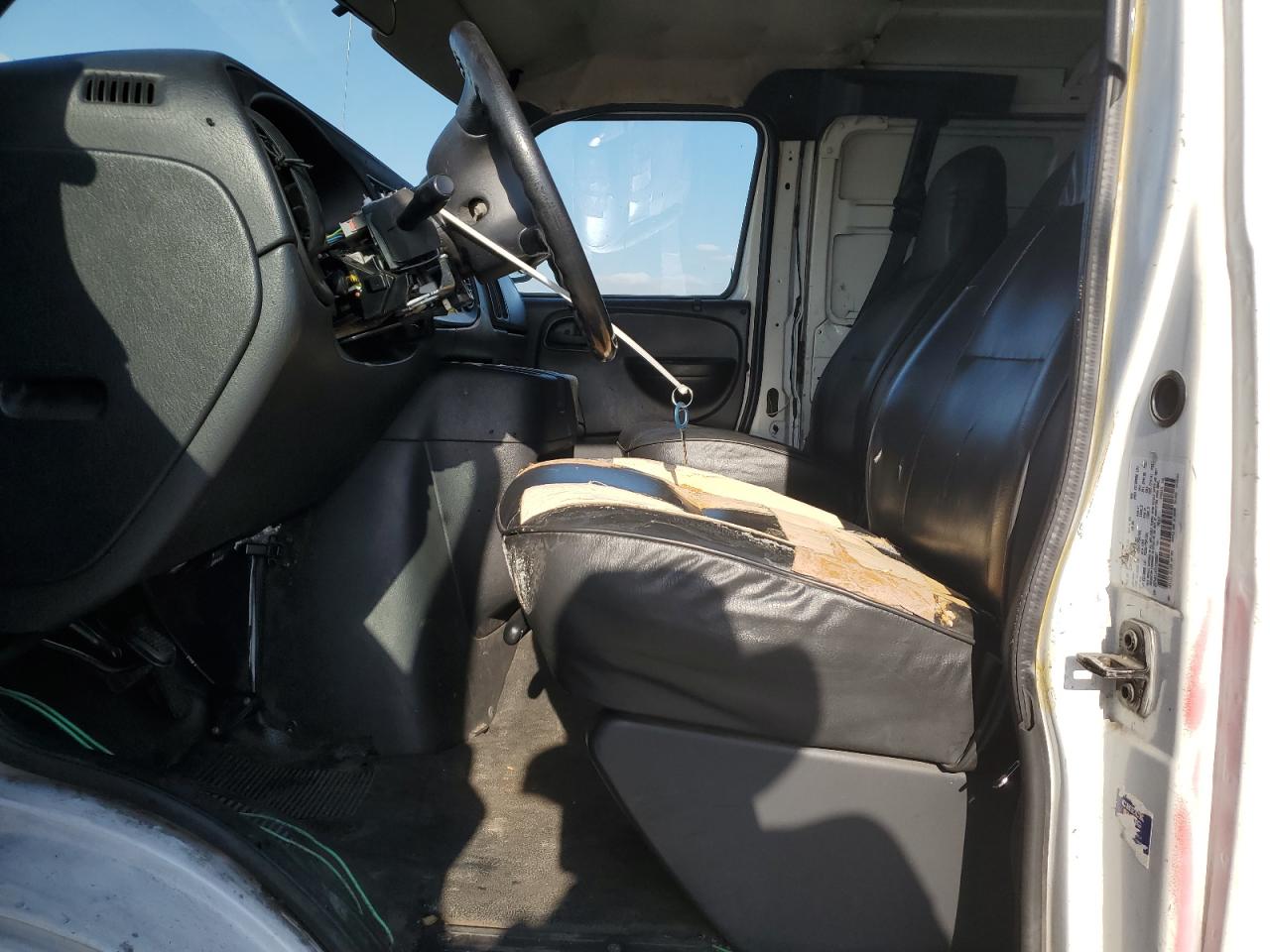 2001 Dodge RAM Van - Image 7