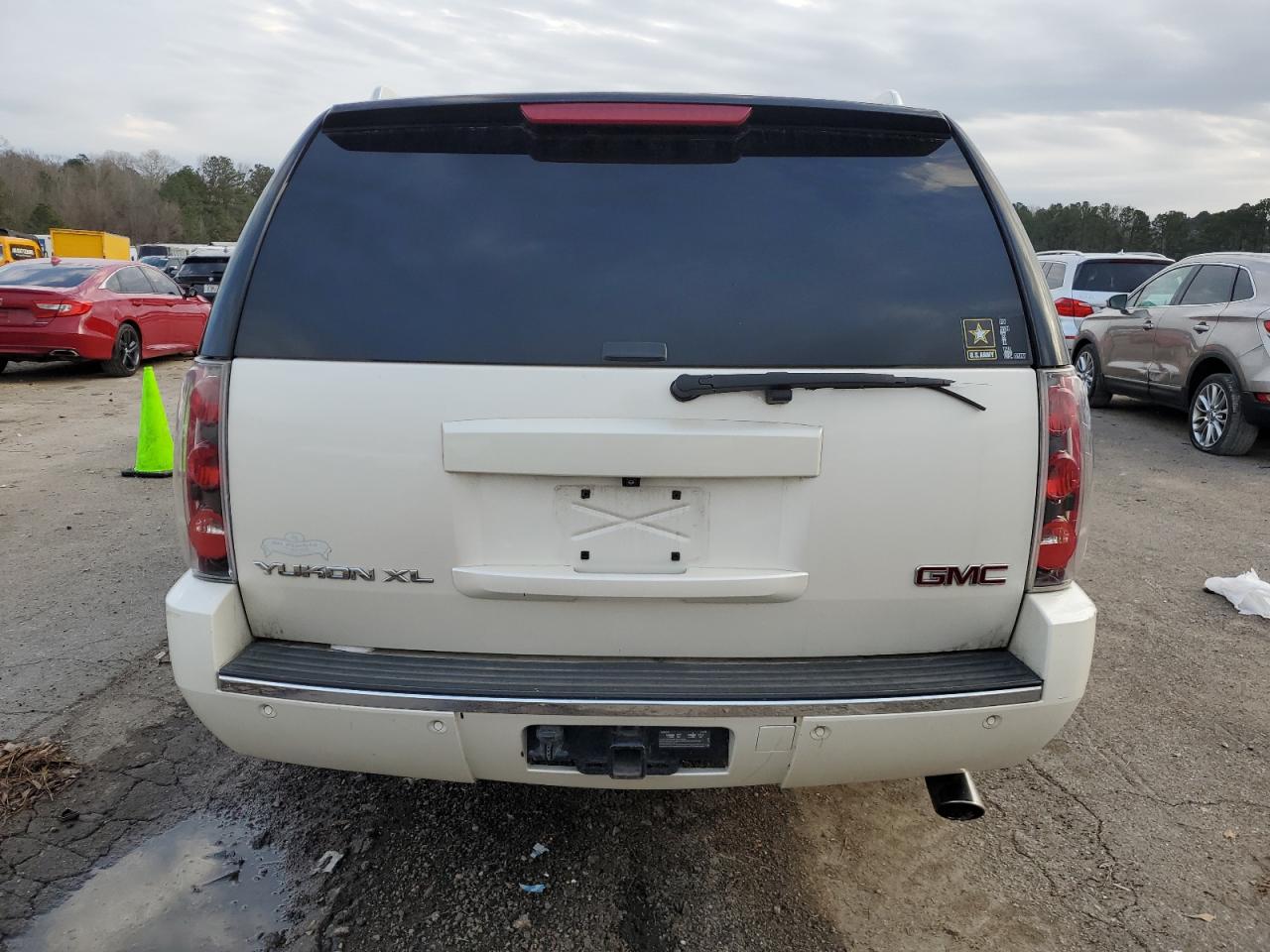 2013 GMC Yukon - Image 6