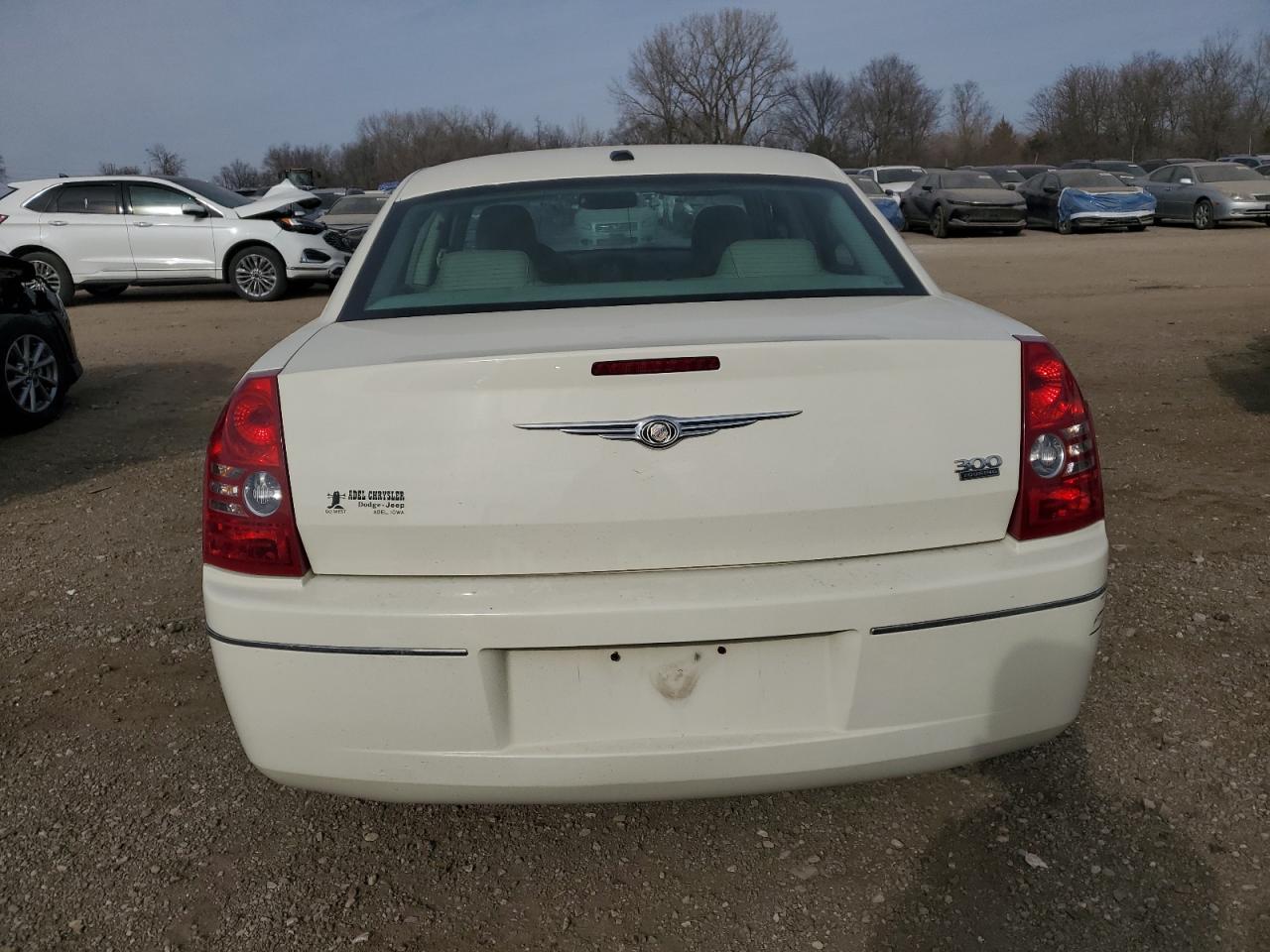 2010 Chrysler 300 - Image 6