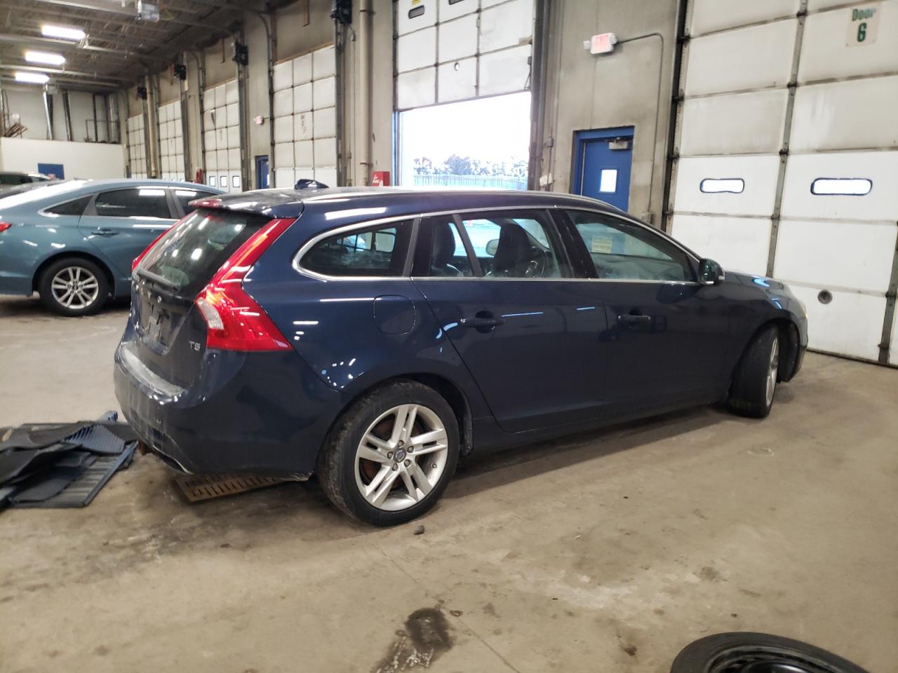 2015 Volvo V60 - Image 3