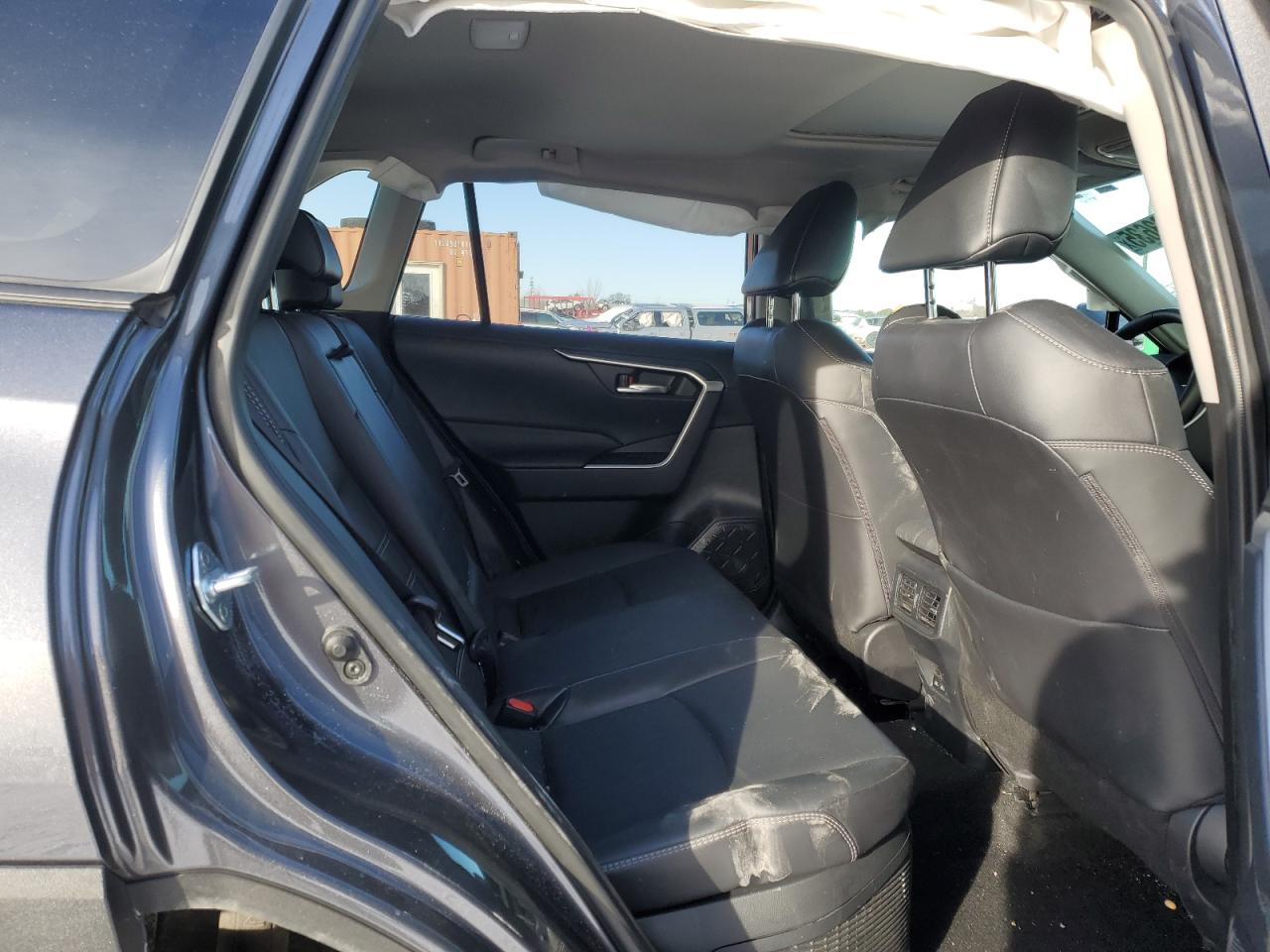 2023 Toyota RAV 4 - Image 11