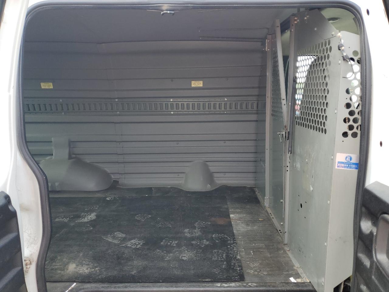 2006 Chevrolet Express - Image 11