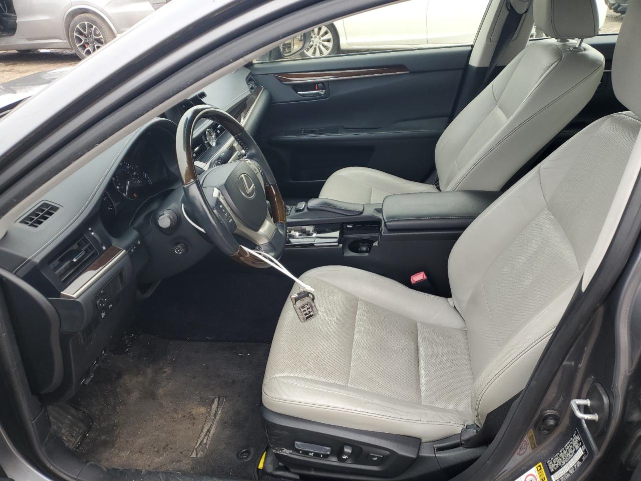 2013 Lexus ES - Image 7