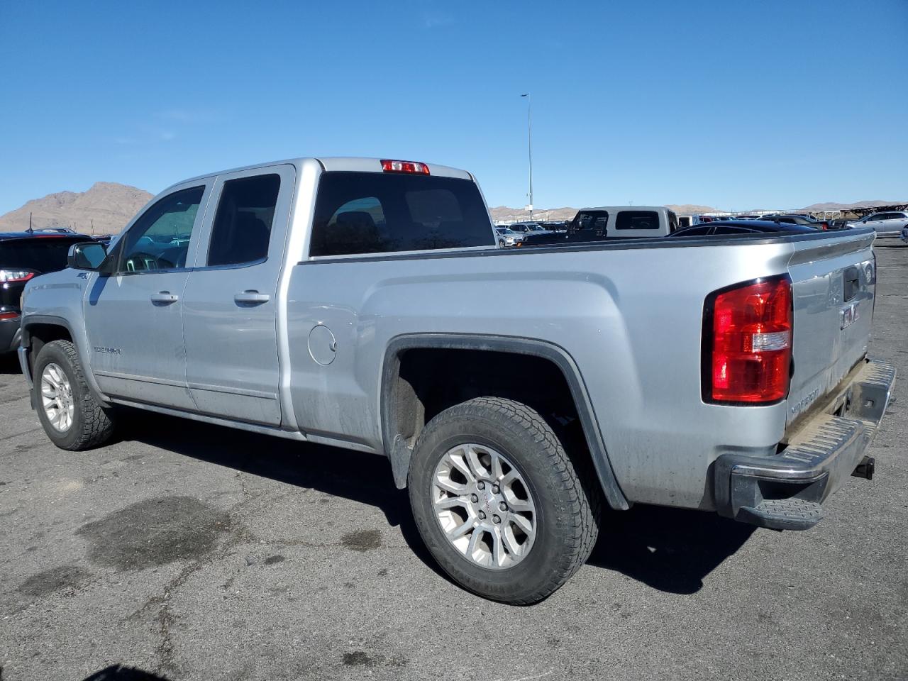 2014 GMC Sierra - Image 2