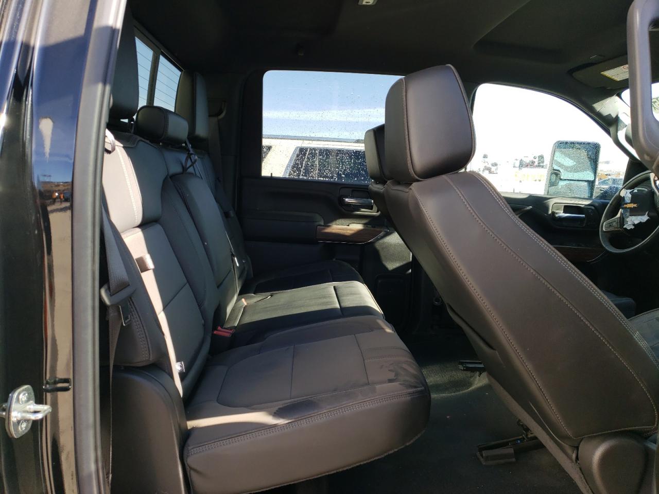 2022 Chevrolet Silverado - Image 11