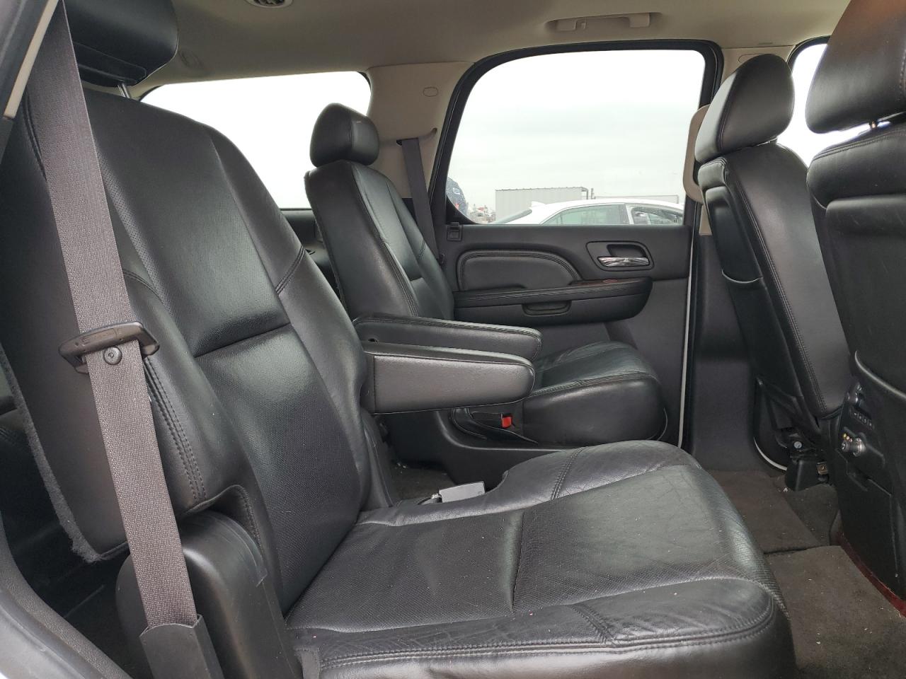 2009 Cadillac Escalade - Image 11