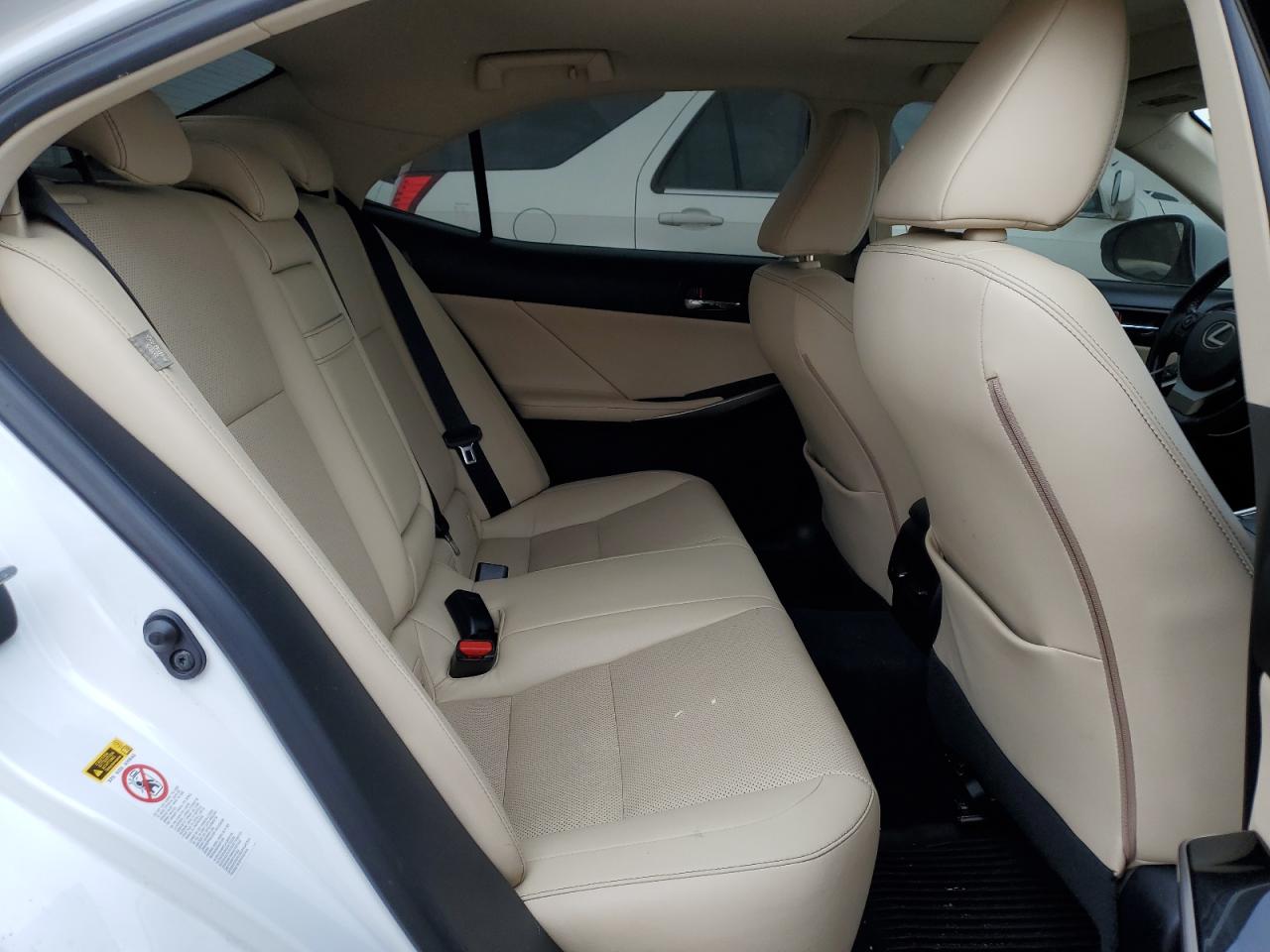 2015 Lexus IS - Image 10