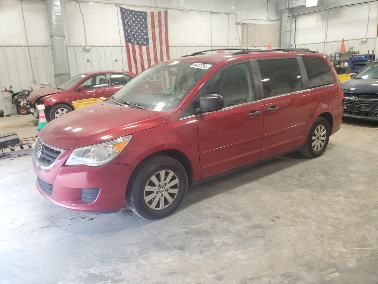 2009 Volkswagen Routan - Image 1