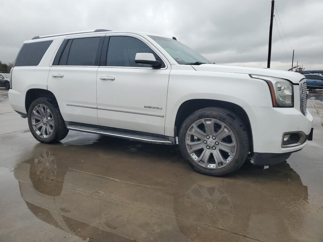 2015 GMC Yukon - Image 4