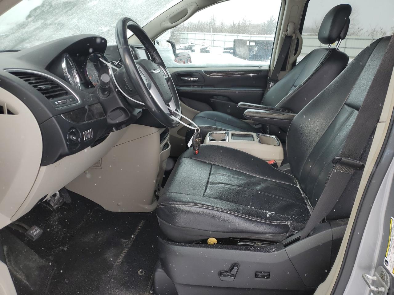 2013 Chrysler Town & Country - Image 7