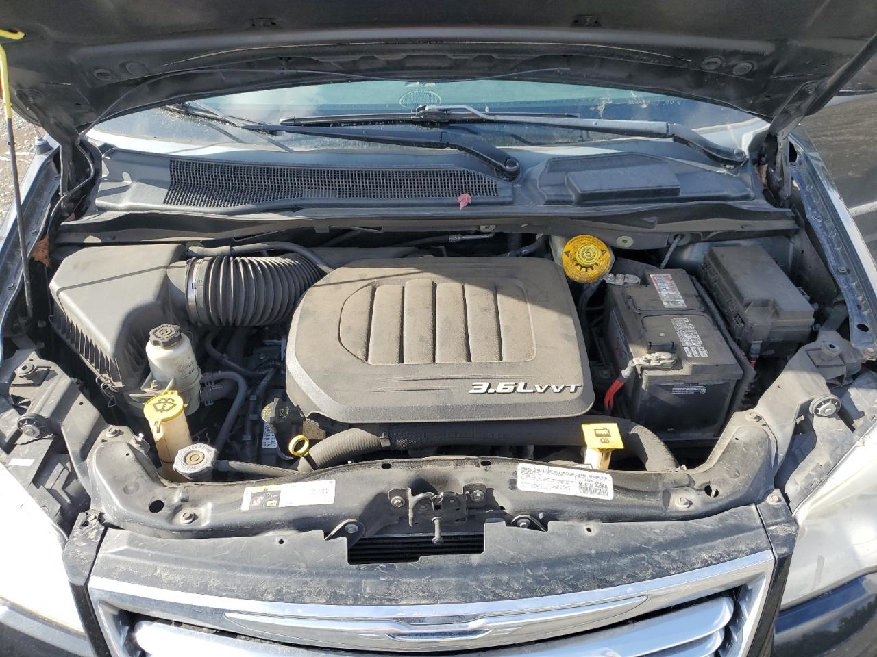 2014 Chrysler Town & Country - Image 12