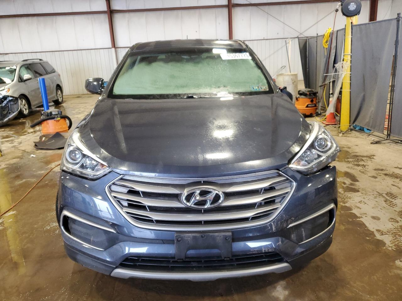 2018 Hyundai Santa Fe - Image 5