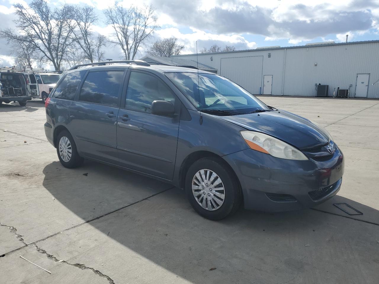 2010 Toyota Sienna - Image 4