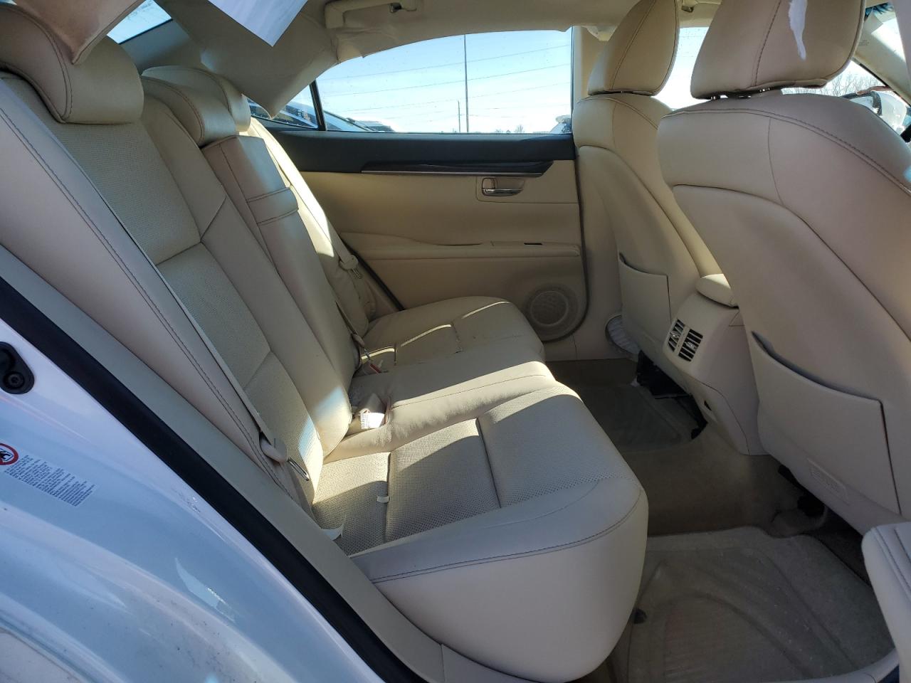 2015 Lexus ES - Image 10