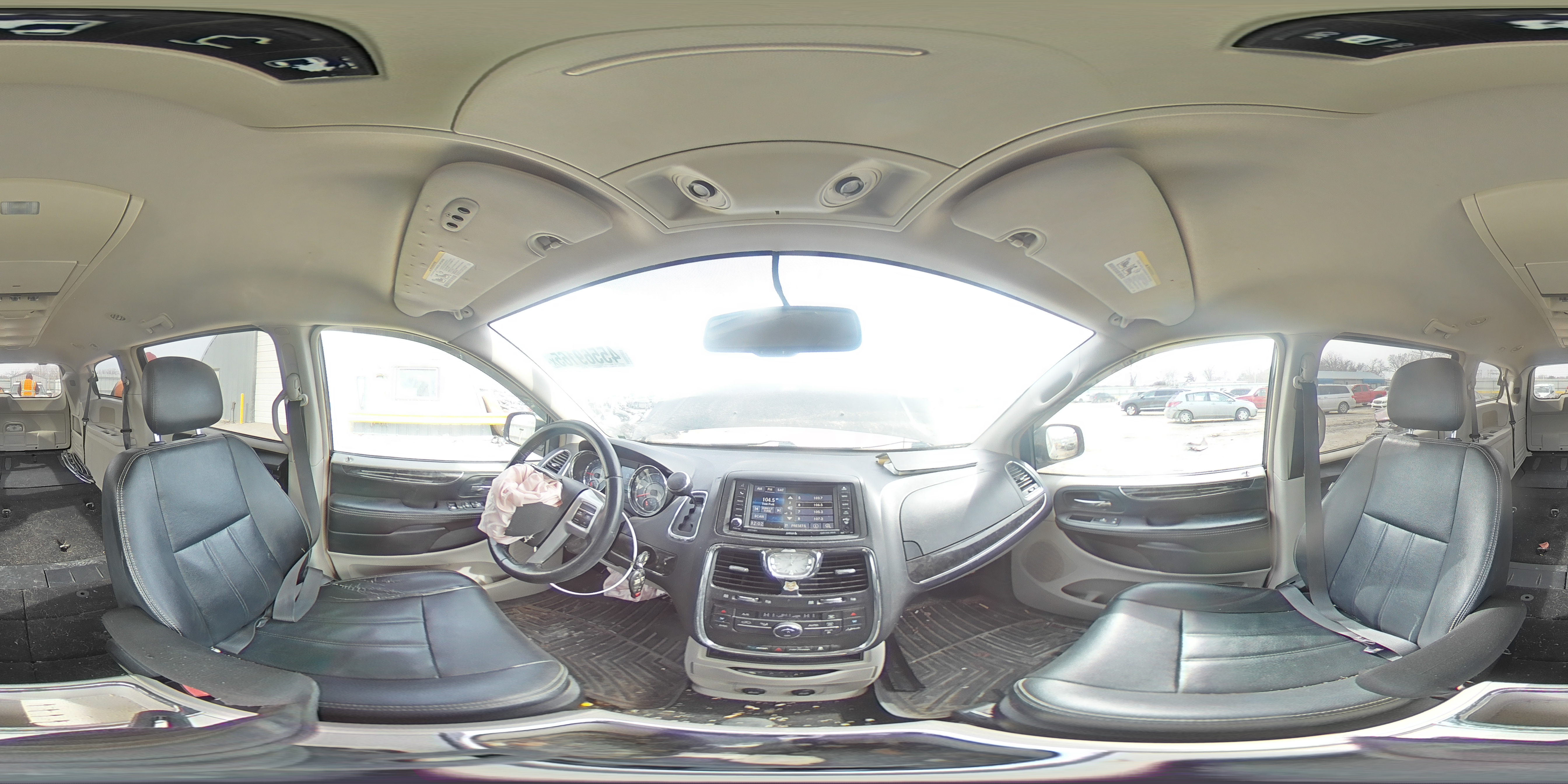 2015 Chrysler Town & Country - Image 13