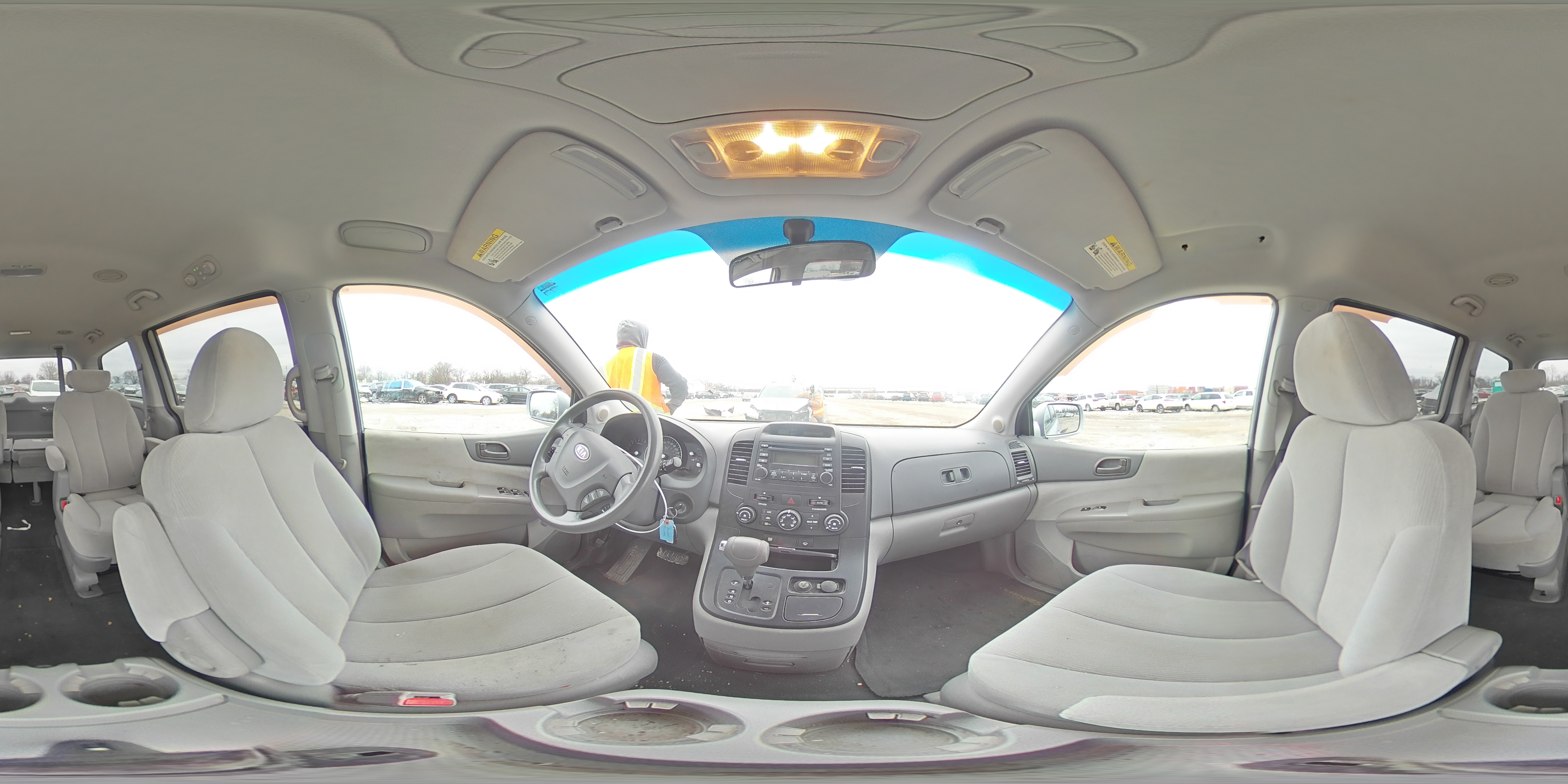 2008 Kia Sedona - Image 13