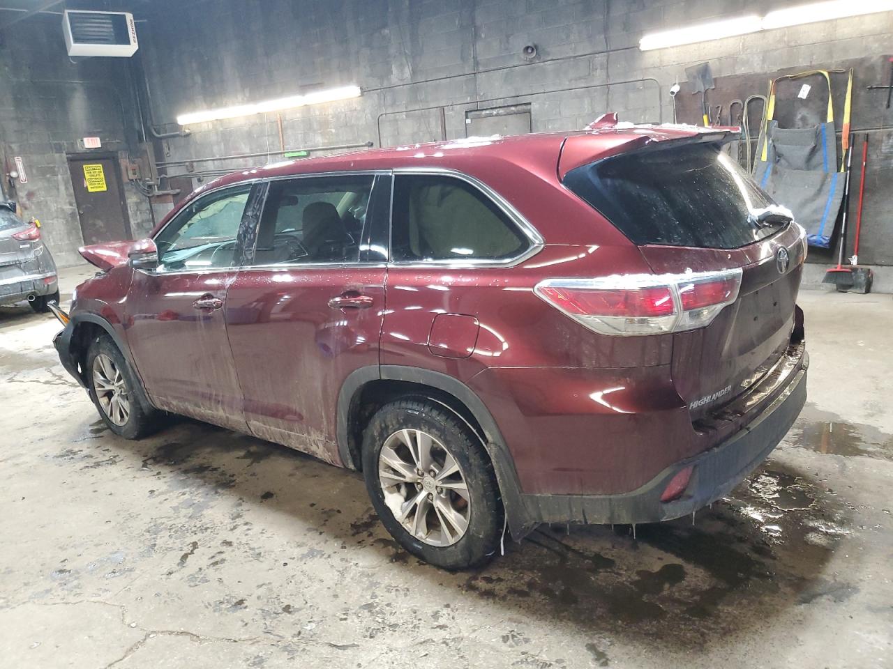 2015 Toyota Highlander - Image 2