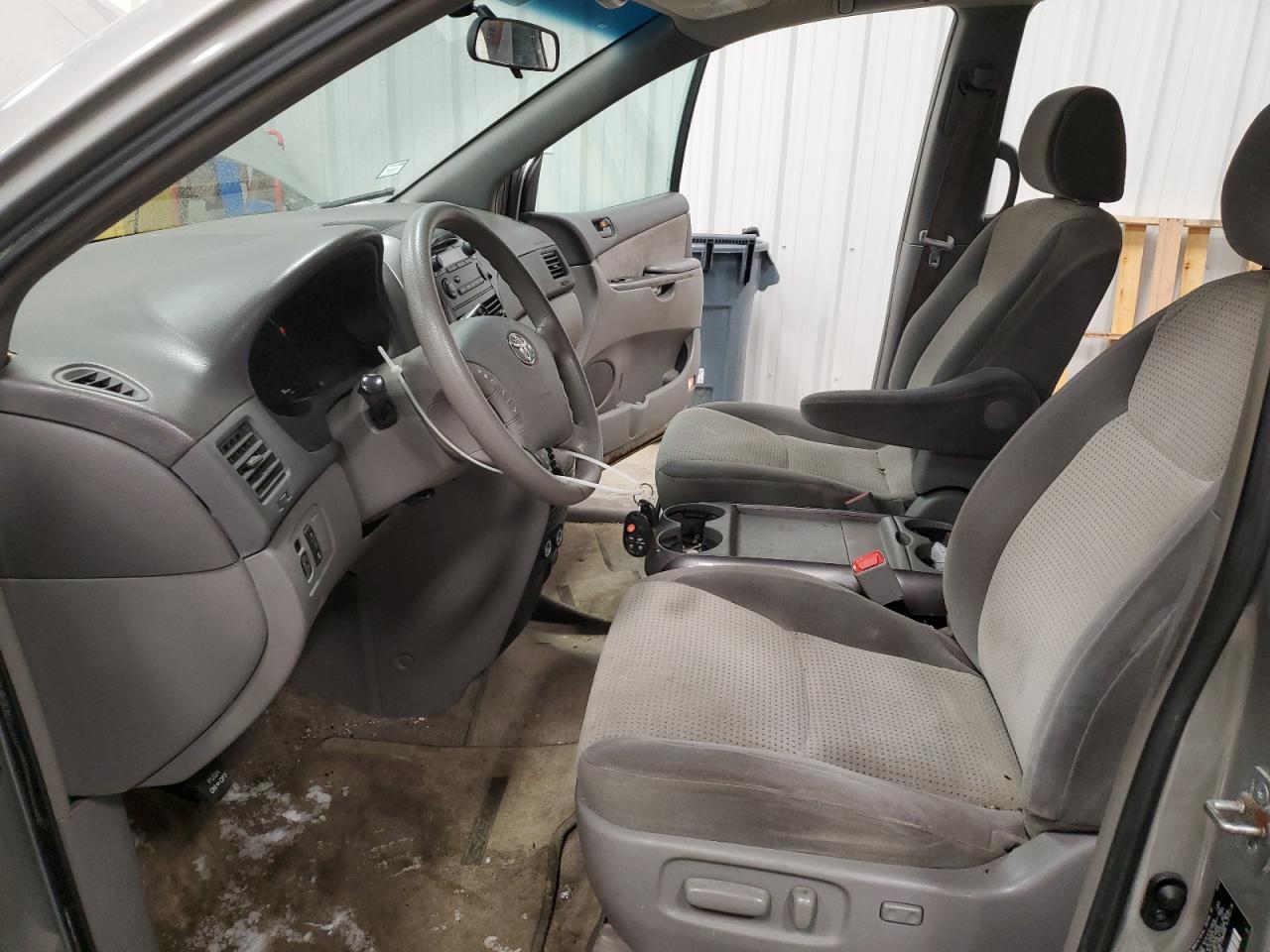 2007 Toyota Sienna - Image 7
