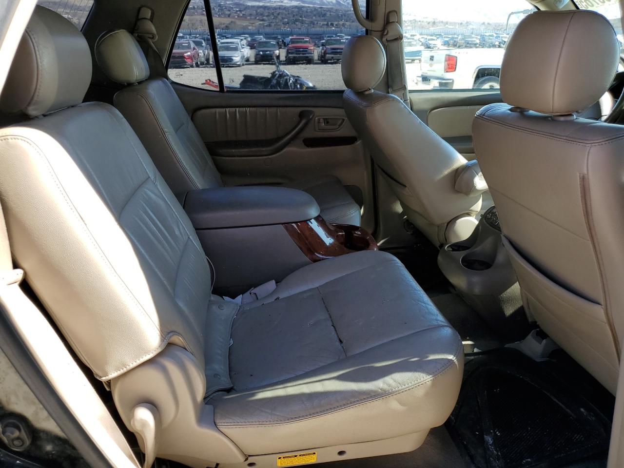 2005 Toyota Sequoia - Image 11