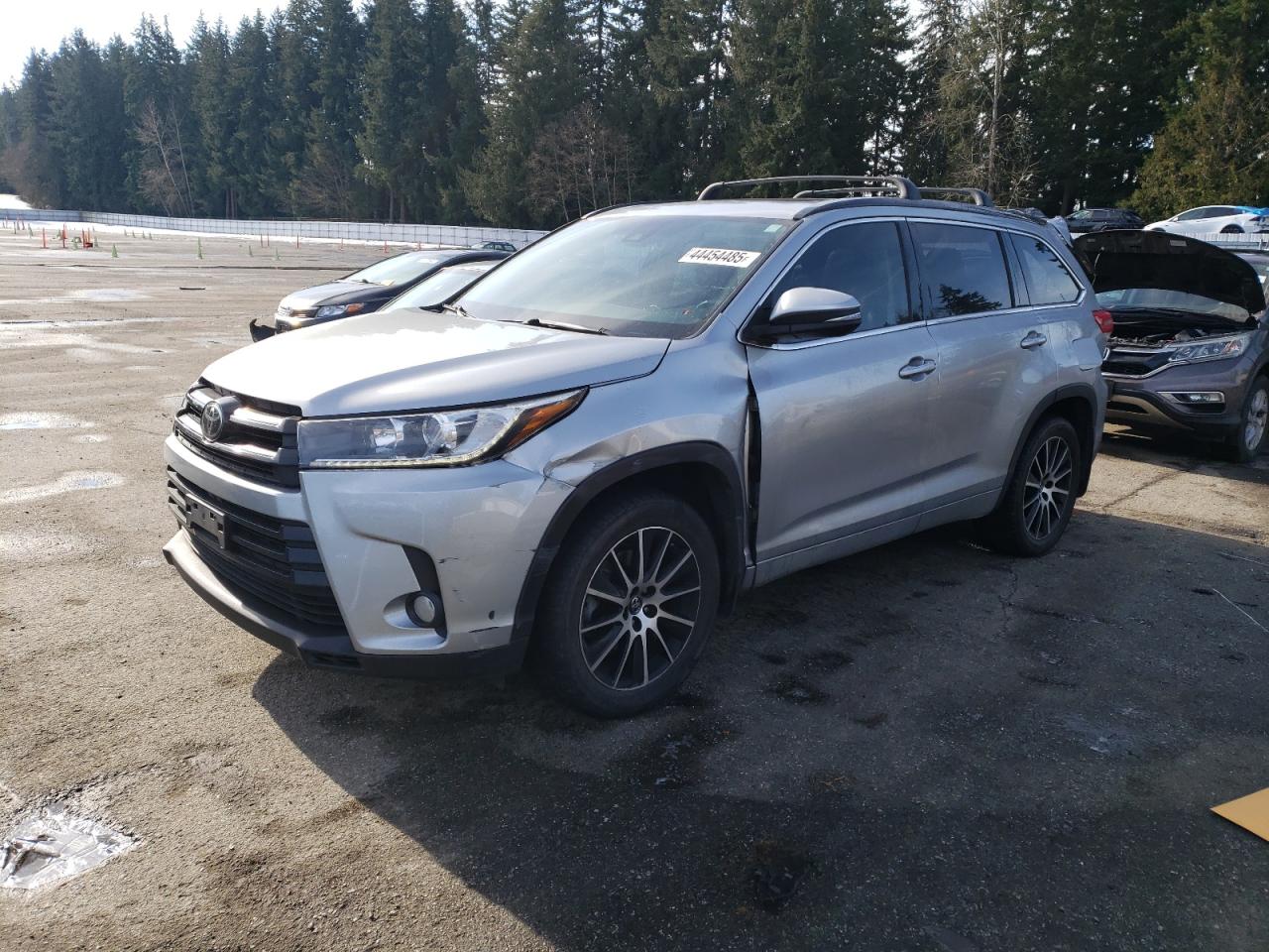 2017 Toyota Highlander - Image 1