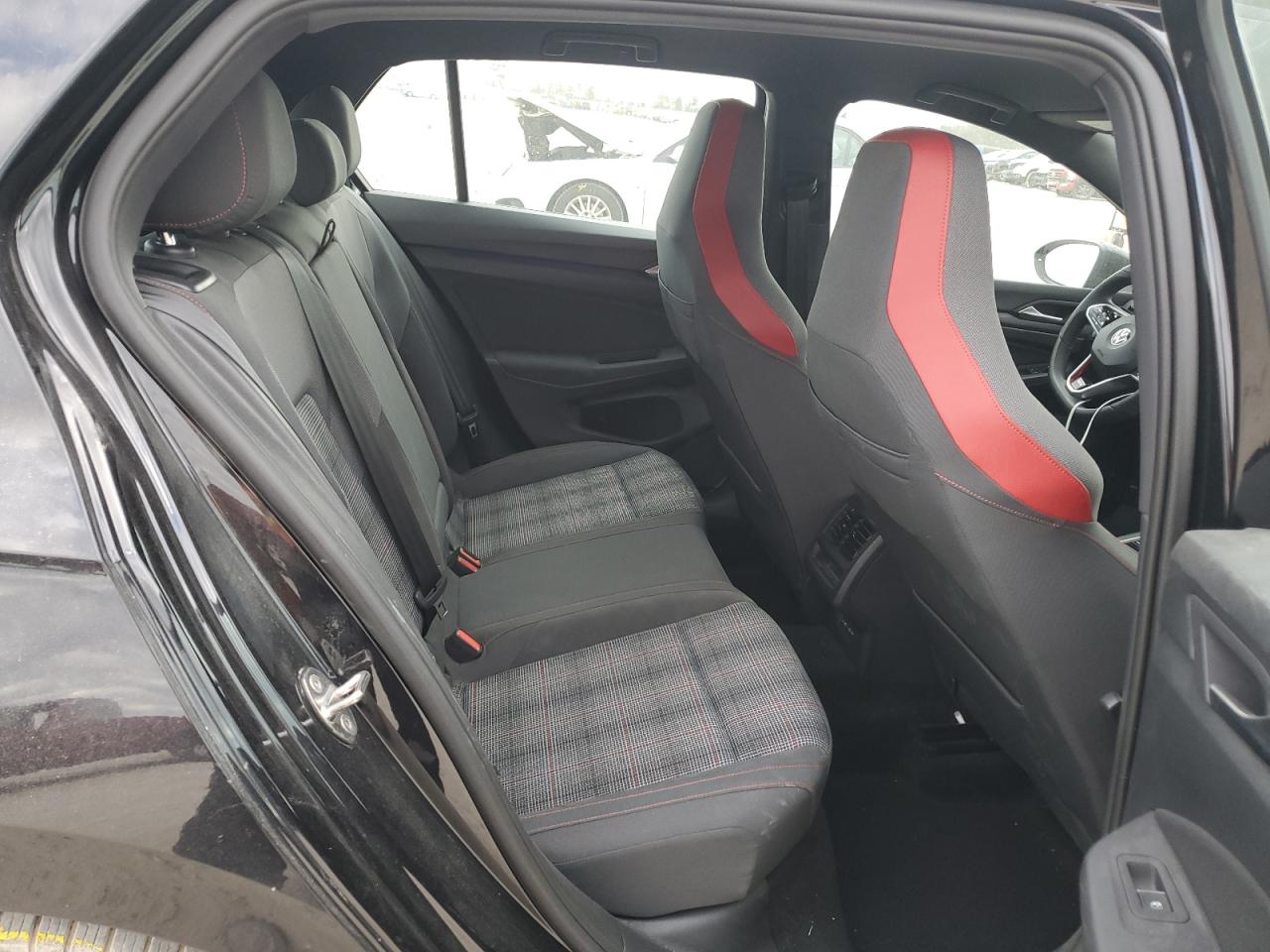2022 Volkswagen GTI - Image 10