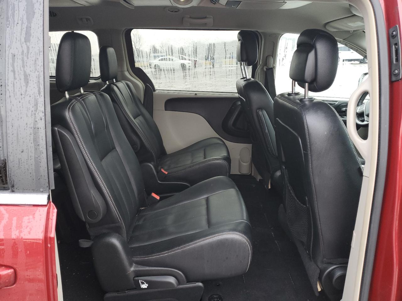 2015 Chrysler Town & Country - Image 12