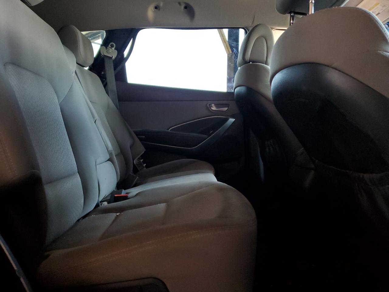 2017 Hyundai Santa Fe - Image 11