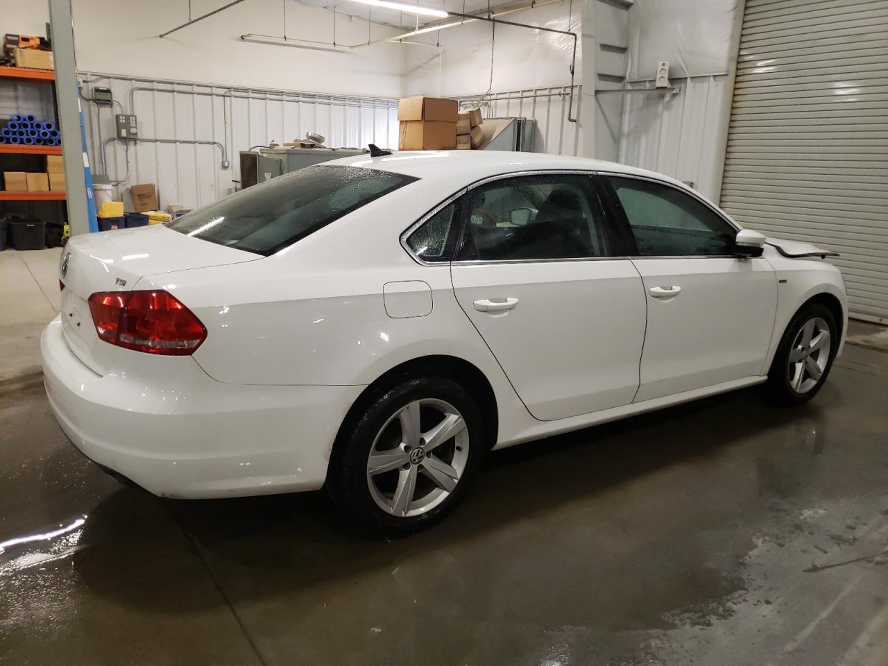 2015 Volkswagen Passat - Image 3