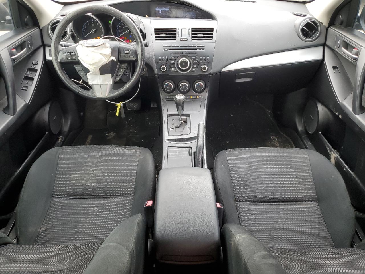 2013 Mazda 3 - Image 8
