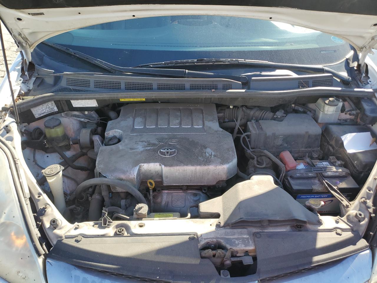 2010 Toyota Sienna - Image 12
