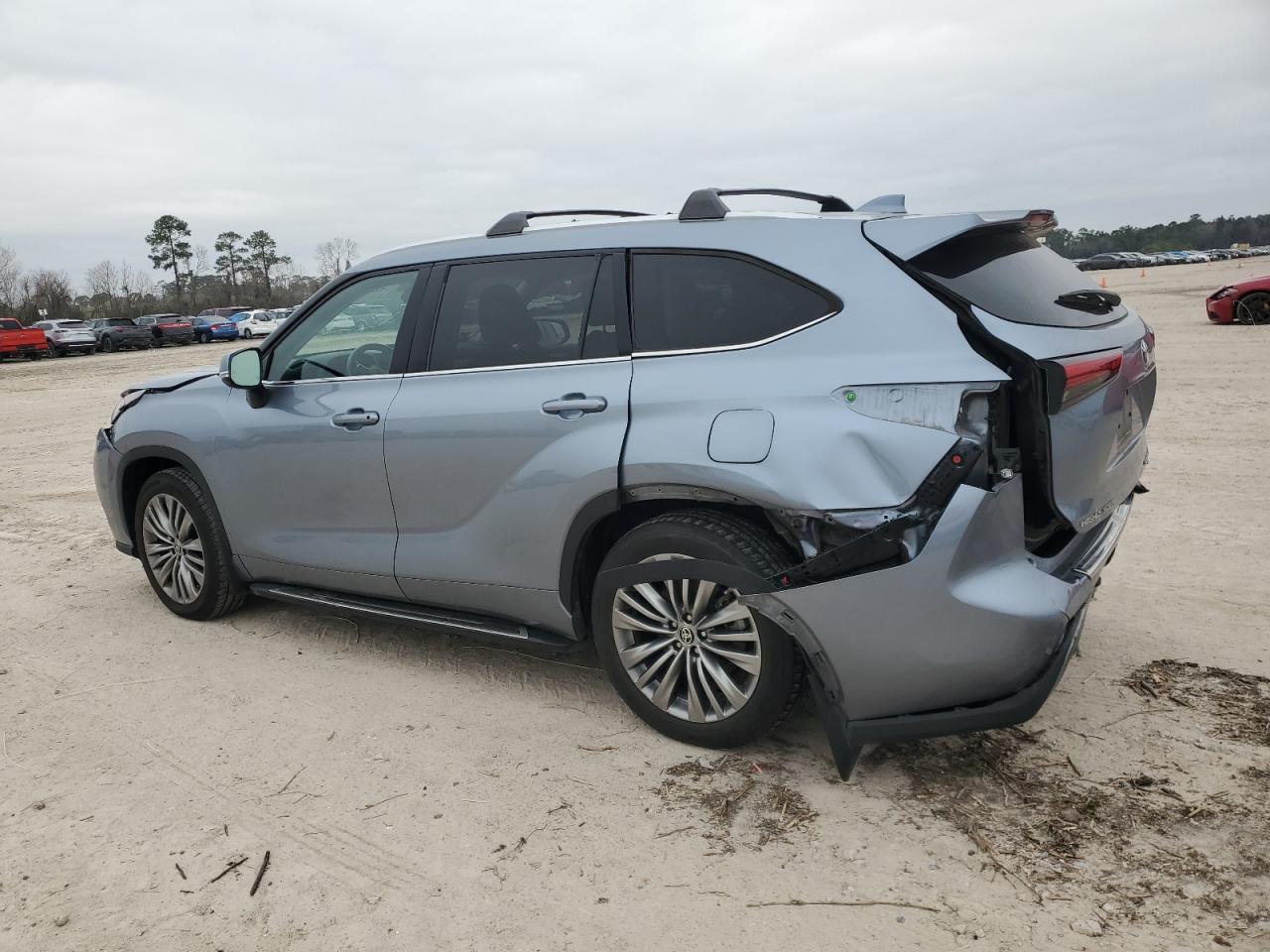 2020 Toyota Highlander - Image 2