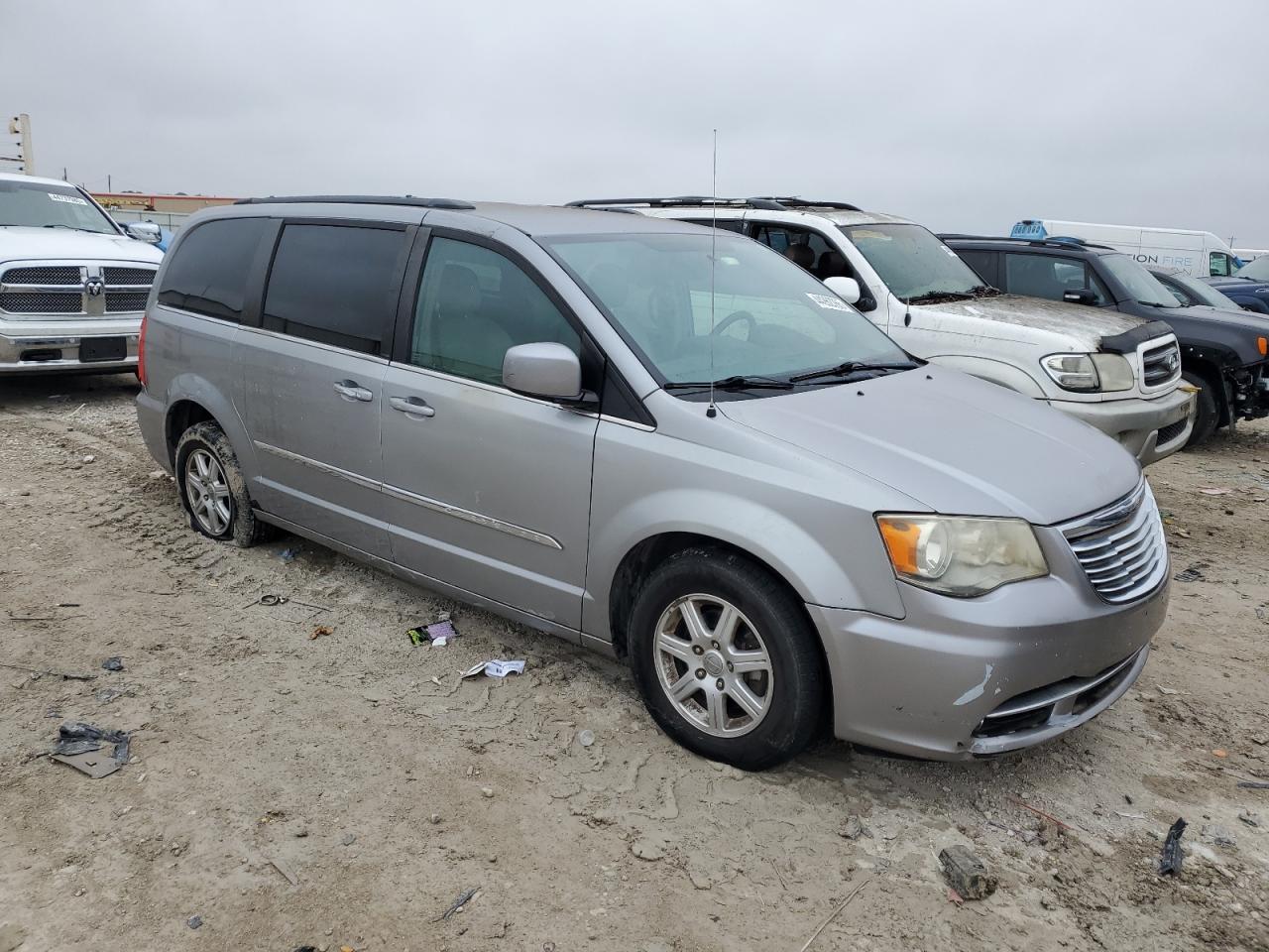 2013 Chrysler Town & Country - Image 5