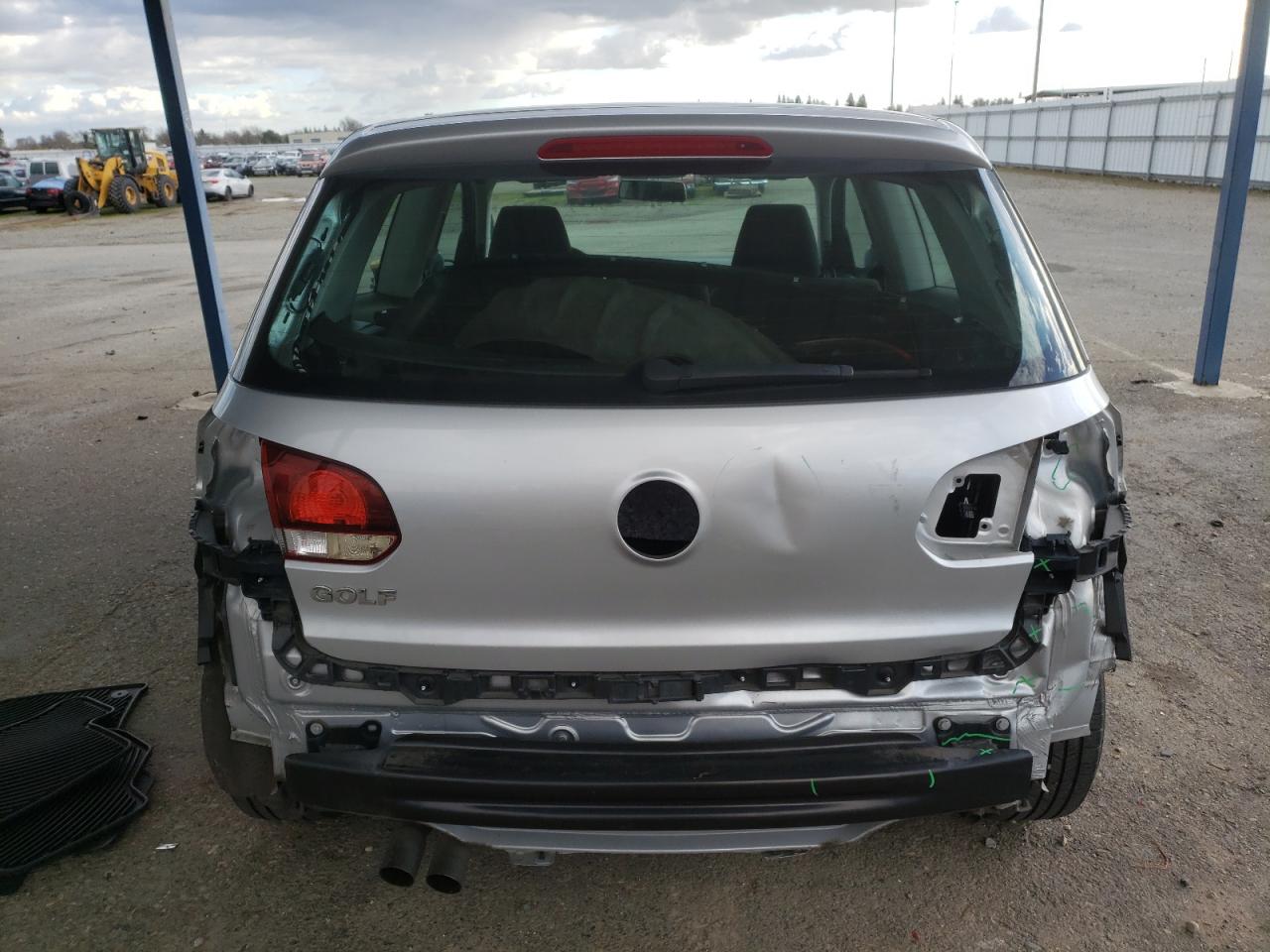2010 Volkswagen Golf - Image 6