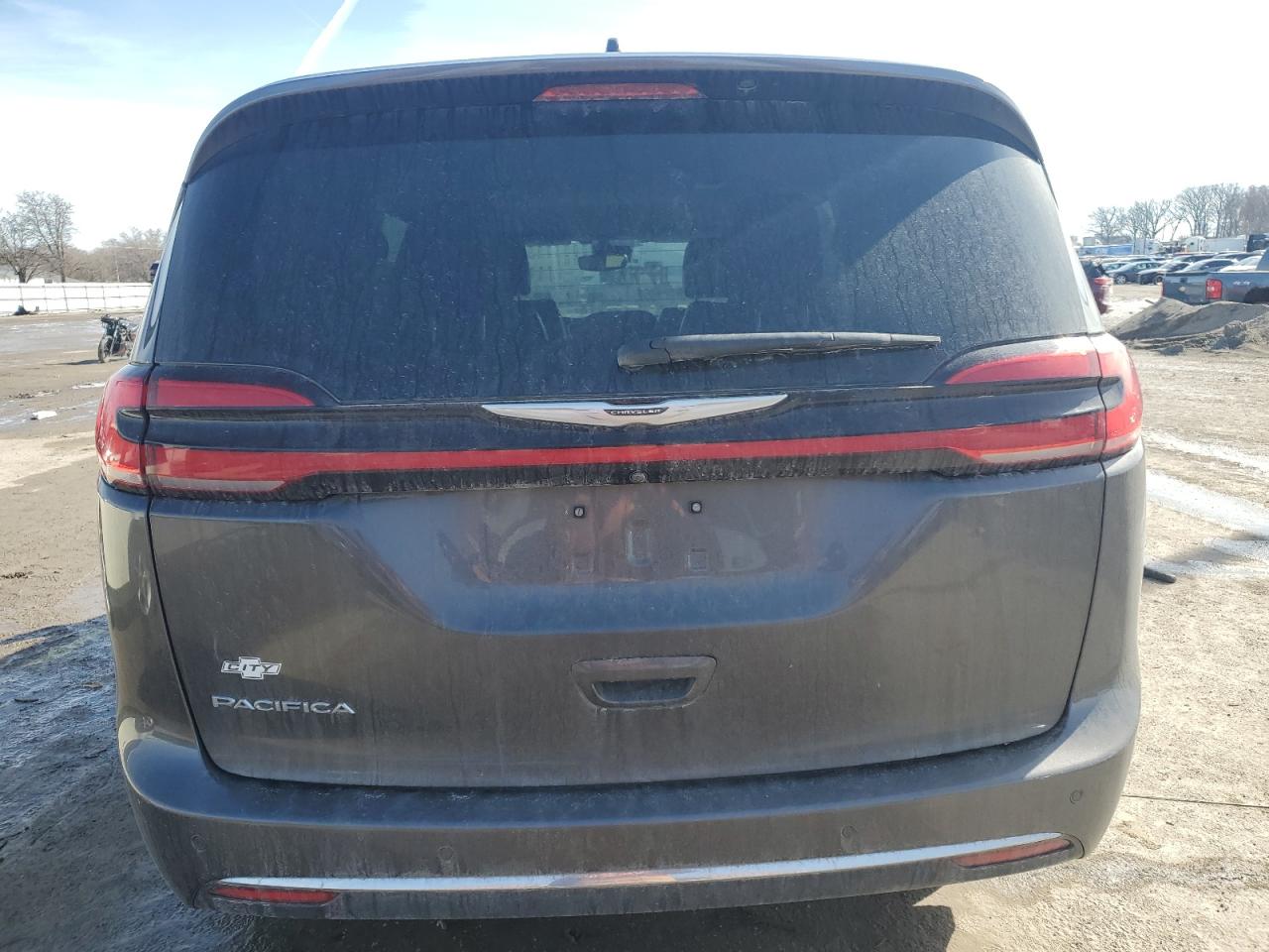 2022 Chrysler Pacifica - Image 6