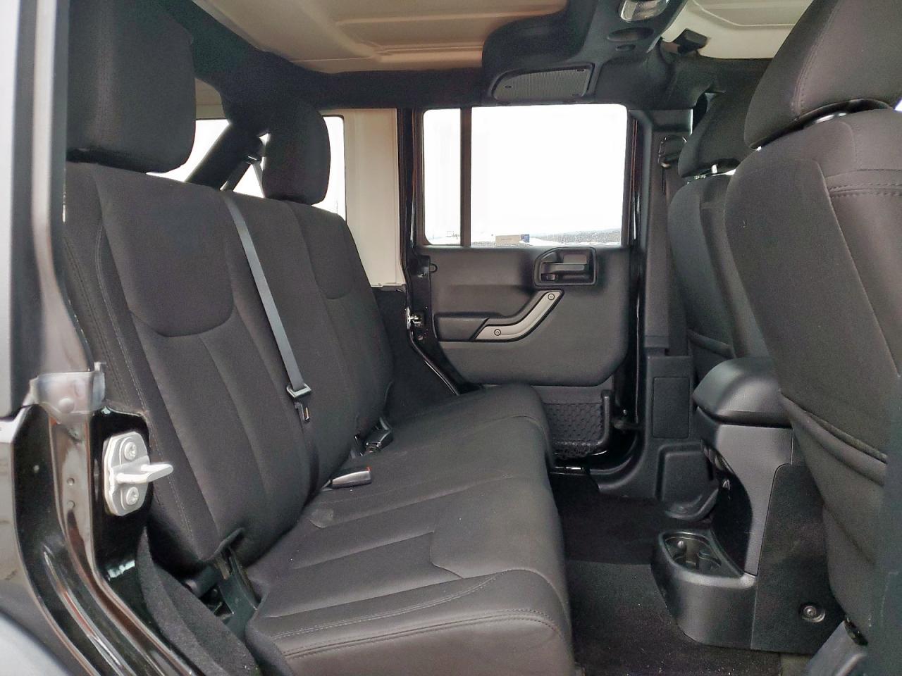 2016 Jeep Wrangler - Image 10