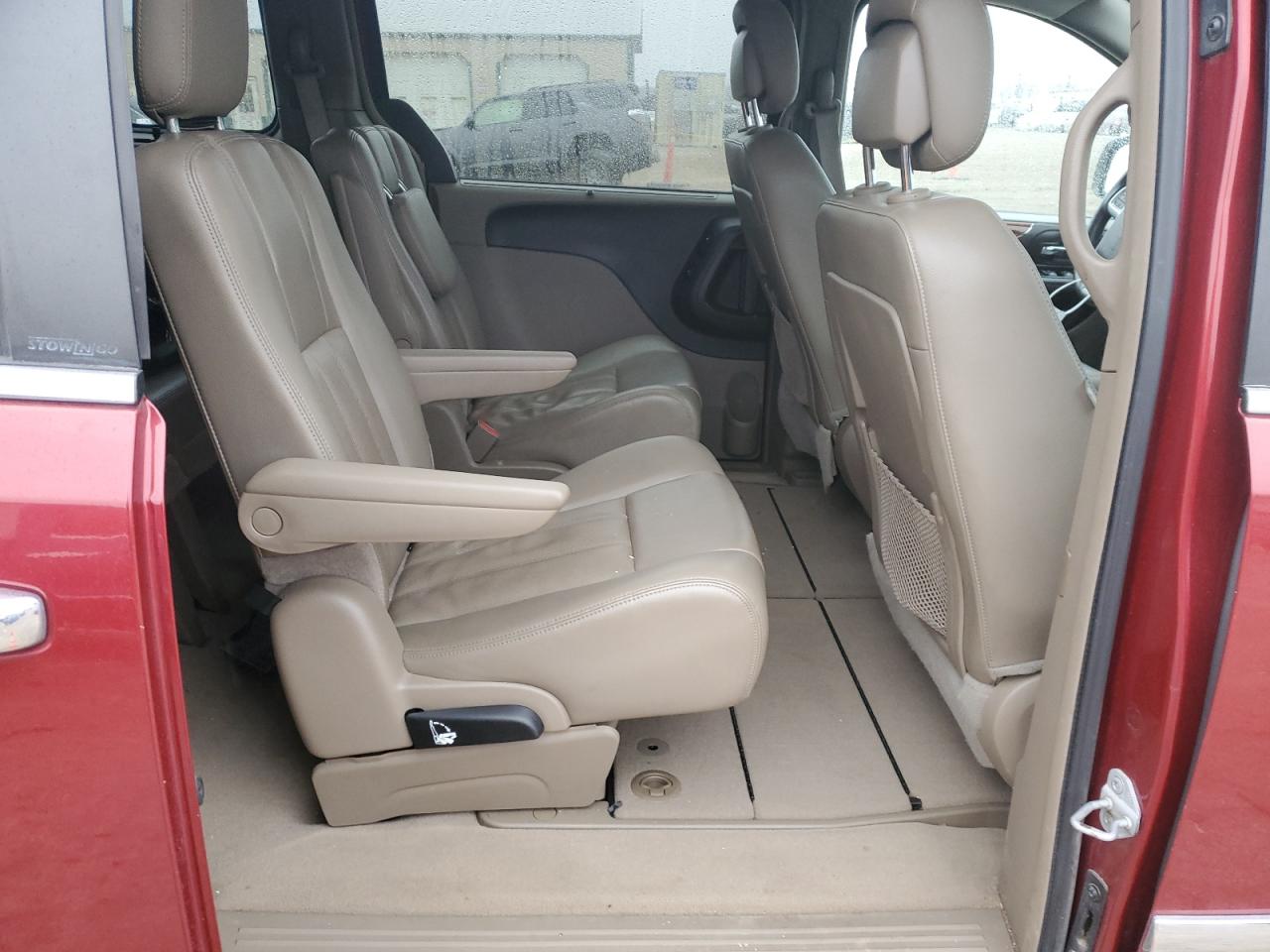 2013 Chrysler Town & Country - Image 10