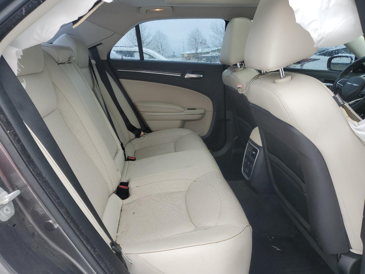 2015 Chrysler 300 - Image 10