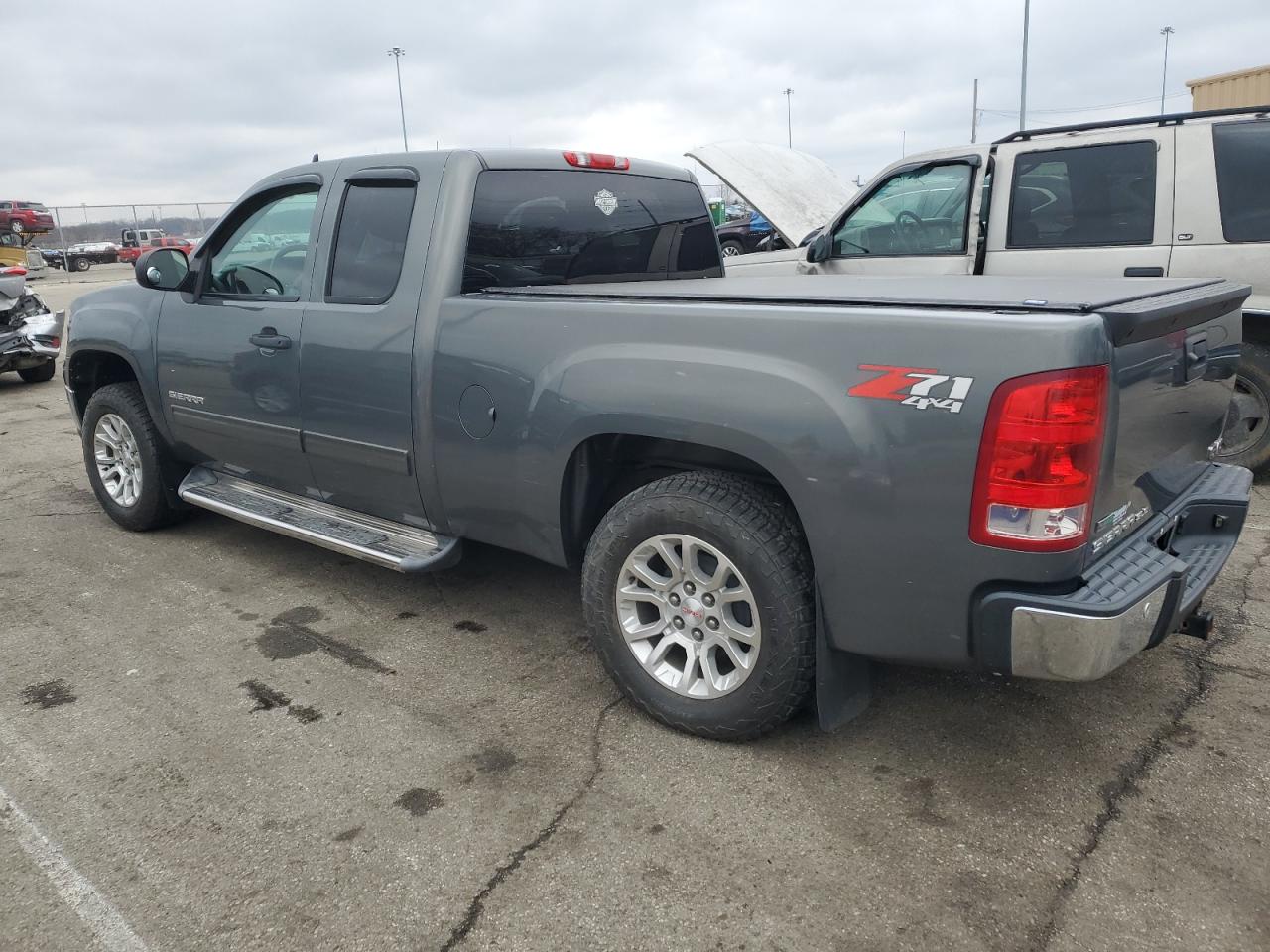 2011 GMC Sierra - Image 2