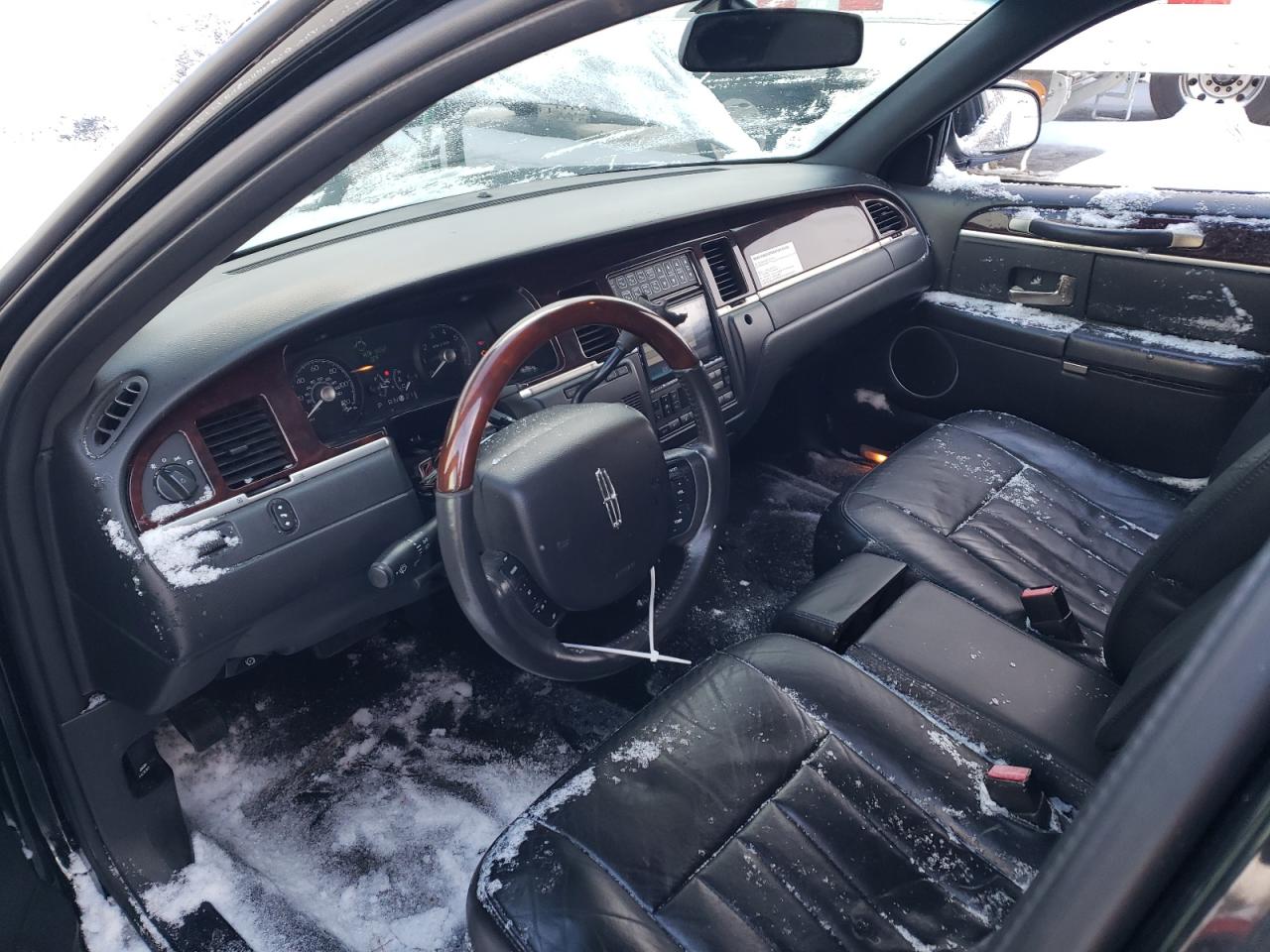 2007 Lincoln Town Car - Image 8