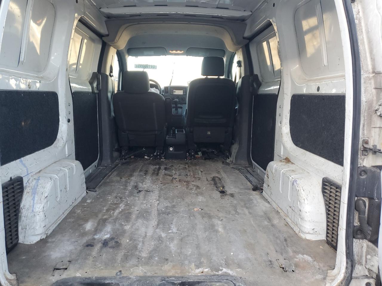 2014 Nissan NV - Image 10