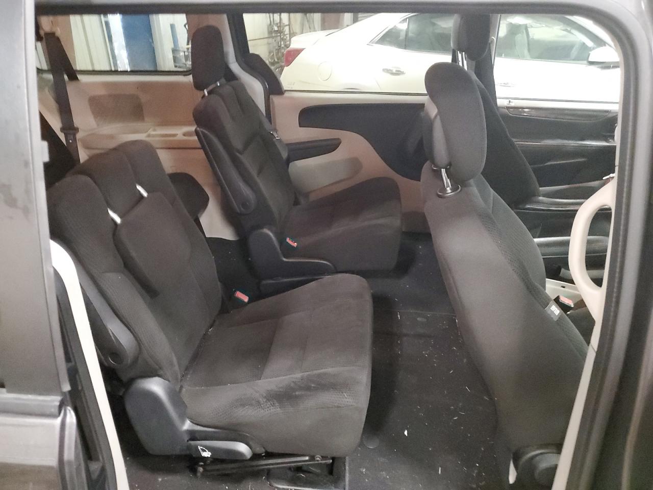 2016 Dodge Caravan - Image 11