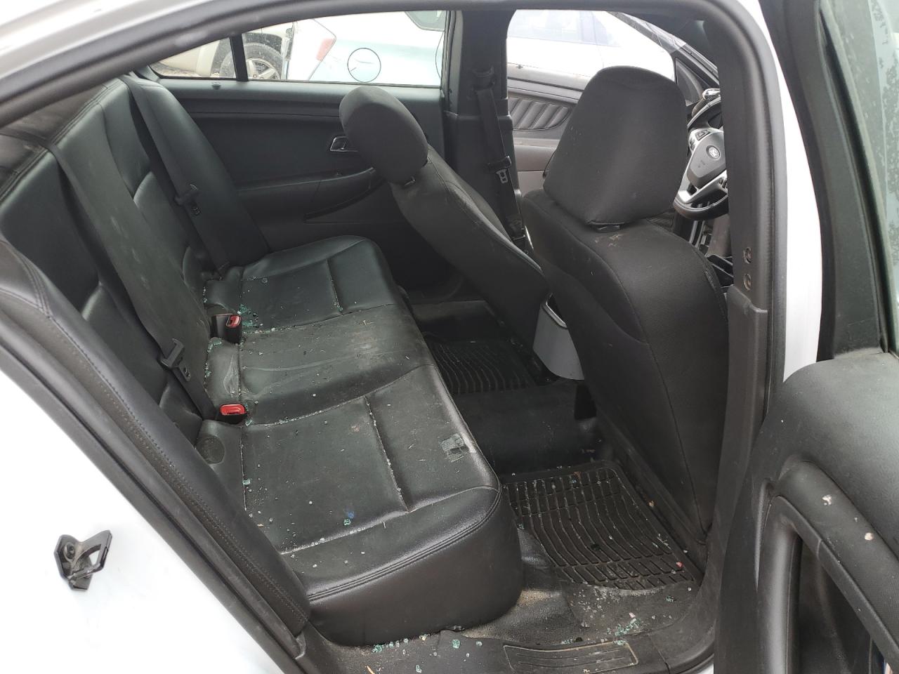 2015 Ford Taurus - Image 10