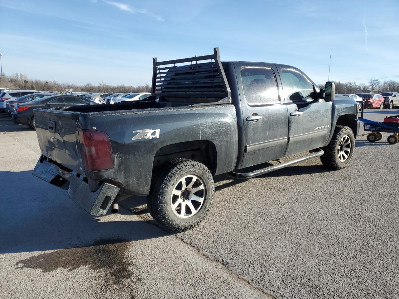 2009 Chevrolet Silverado - Image 3