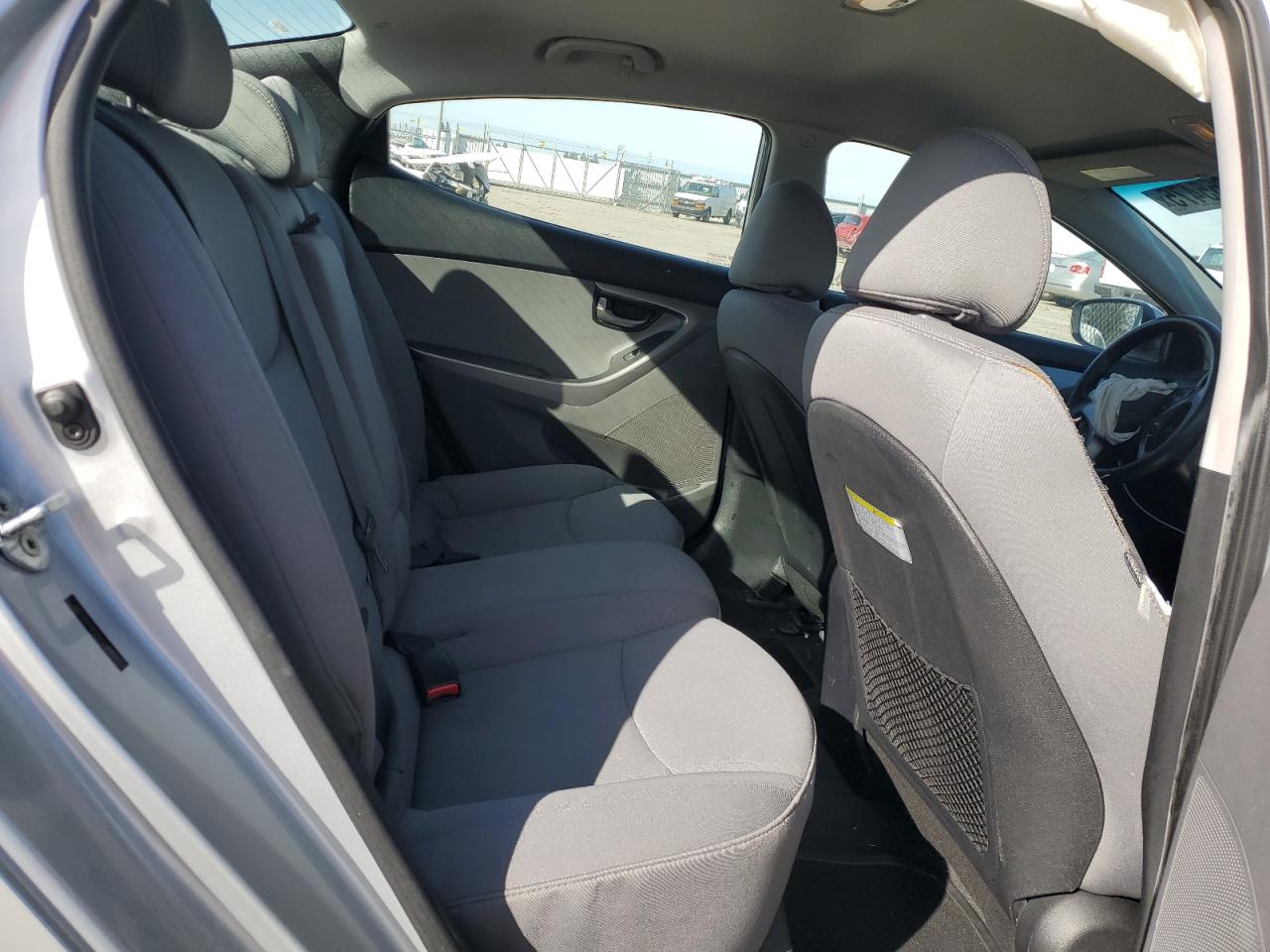 2013 Hyundai Elantra - Image 10
