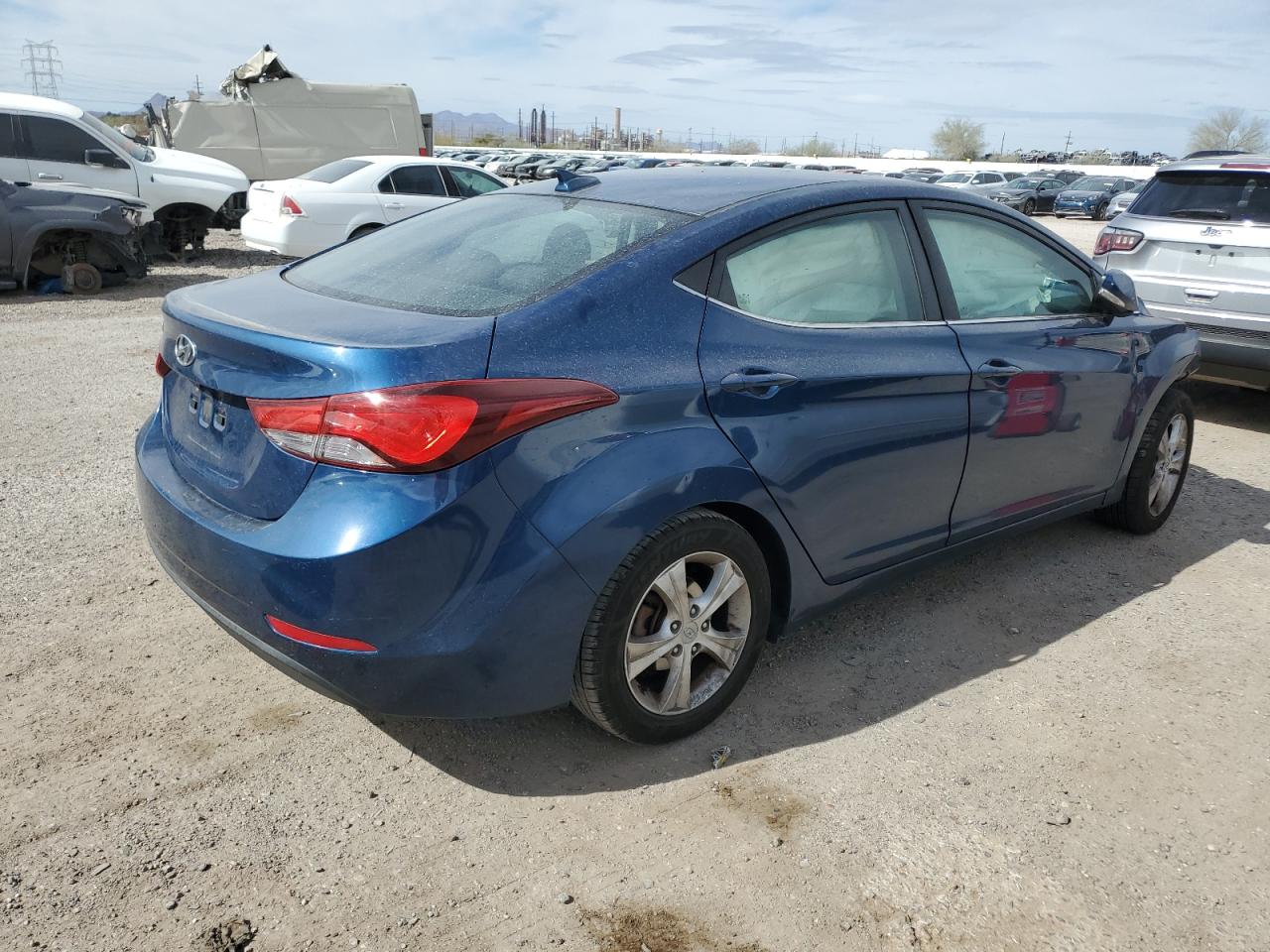 2016 Hyundai Elantra - Image 3