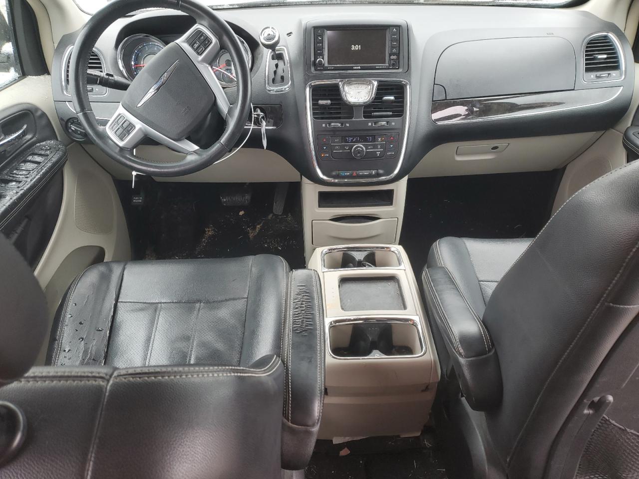 2012 Chrysler Town & Country - Image 8